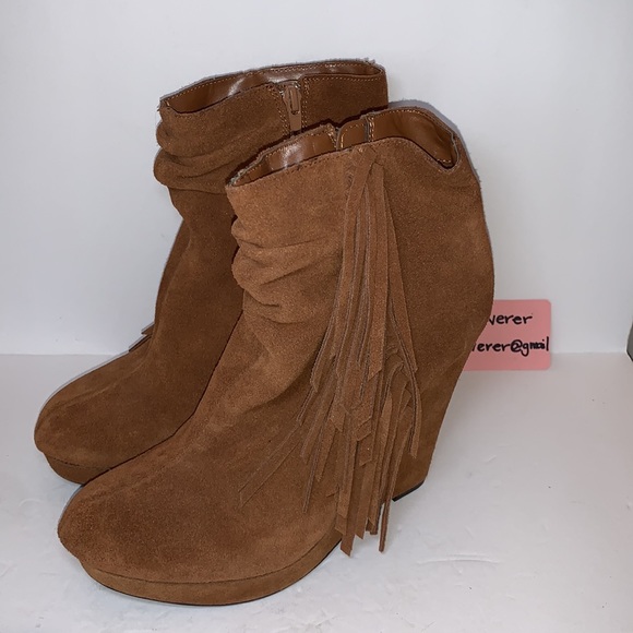 New 9 Tan Suede Tassel Wedge Bootie Express - Picture 3 of 14